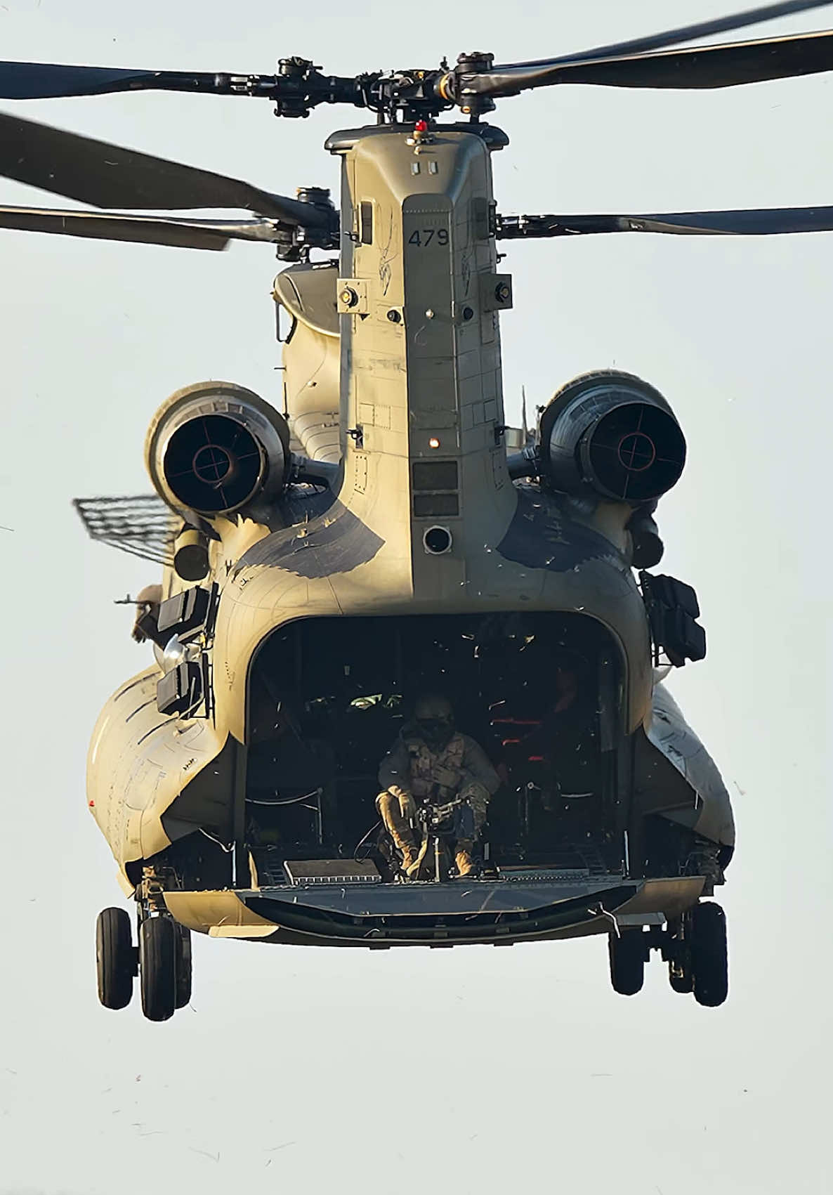 Dutch Chinook dodging radar 🇳🇱 #military #rnlaf #airforce #helicopter #lowlevel #fyp #foryoupage