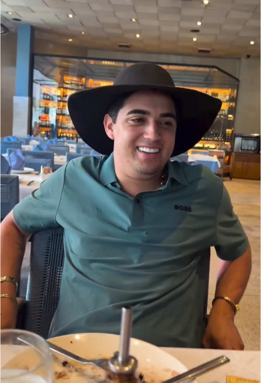 2 mil reais no chapéu do natanzinho lima 😂 #wesleysafadao #natanzinholimaoficial 