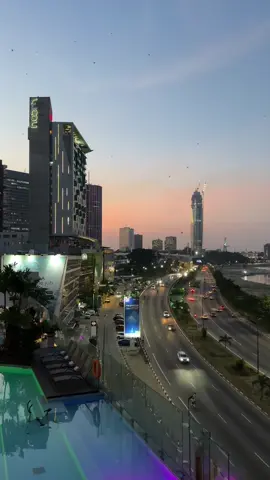 Je vous présente une des plus belles vues du quartier du Plateau d’Abidjan !  Vive la Côte d’Ivoire 😍 ##abidjan225##francaisaletranger##tourismecotedivoire #vivreaabidjan 