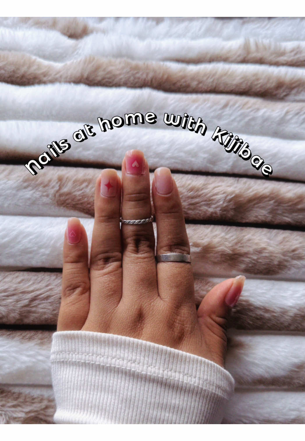 Nails at home with @shopkijibae  It only took me about 5 minutes, I love it!  #nails #nails💅 #kijibaenails #kijibae #bazzaal #gelnails #nailstrips 