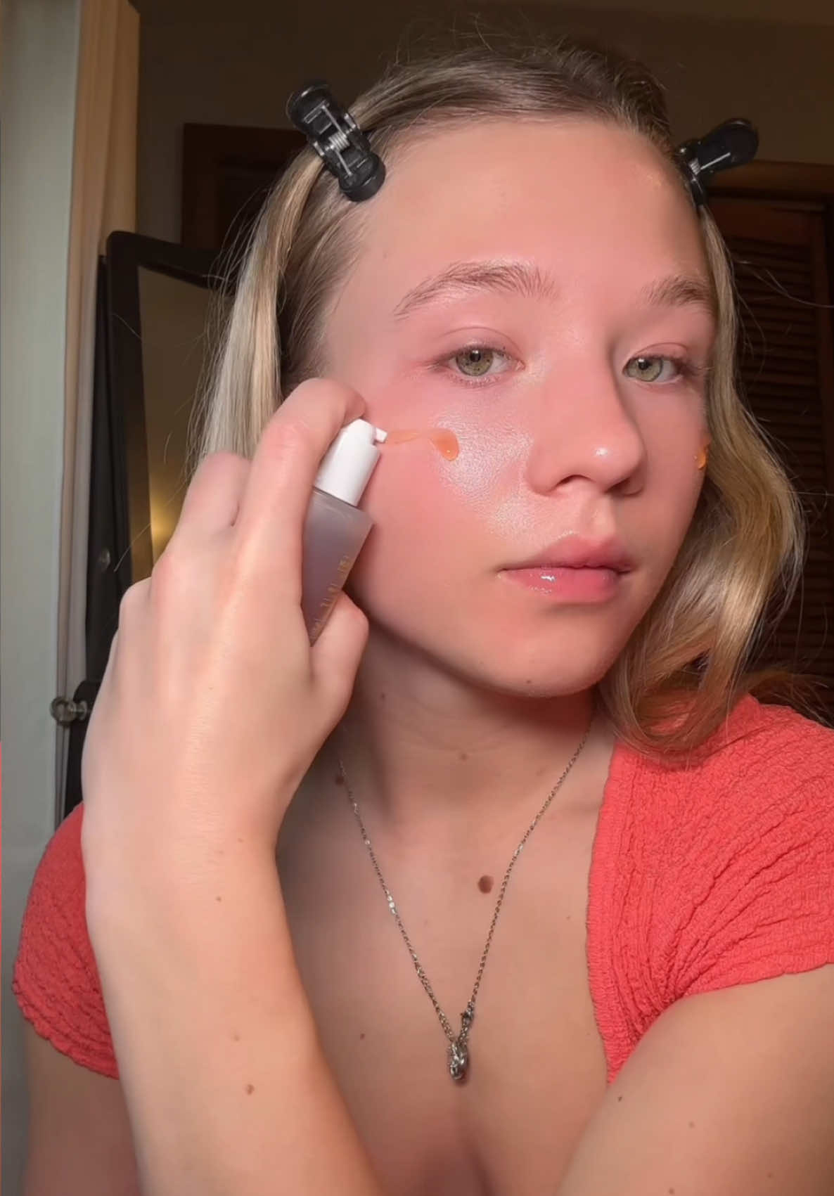@SoloVegan Skincare you did everyone a favor with this product😍 #solovegan #glowanddewyou #soloveganskincare #skincare #glowyskincare 
