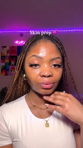 sorry for the stare 😭 products :- hydrating serum @sephoracanada , alpha abutin serum @The Ordinary , moisturizer and sunscreen , lip oil @NYX Professional Makeup 