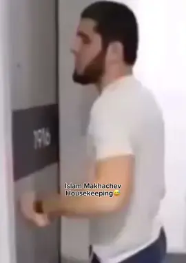 WHAT'S WRONG WITH HIM🤨#islam_makhachev 