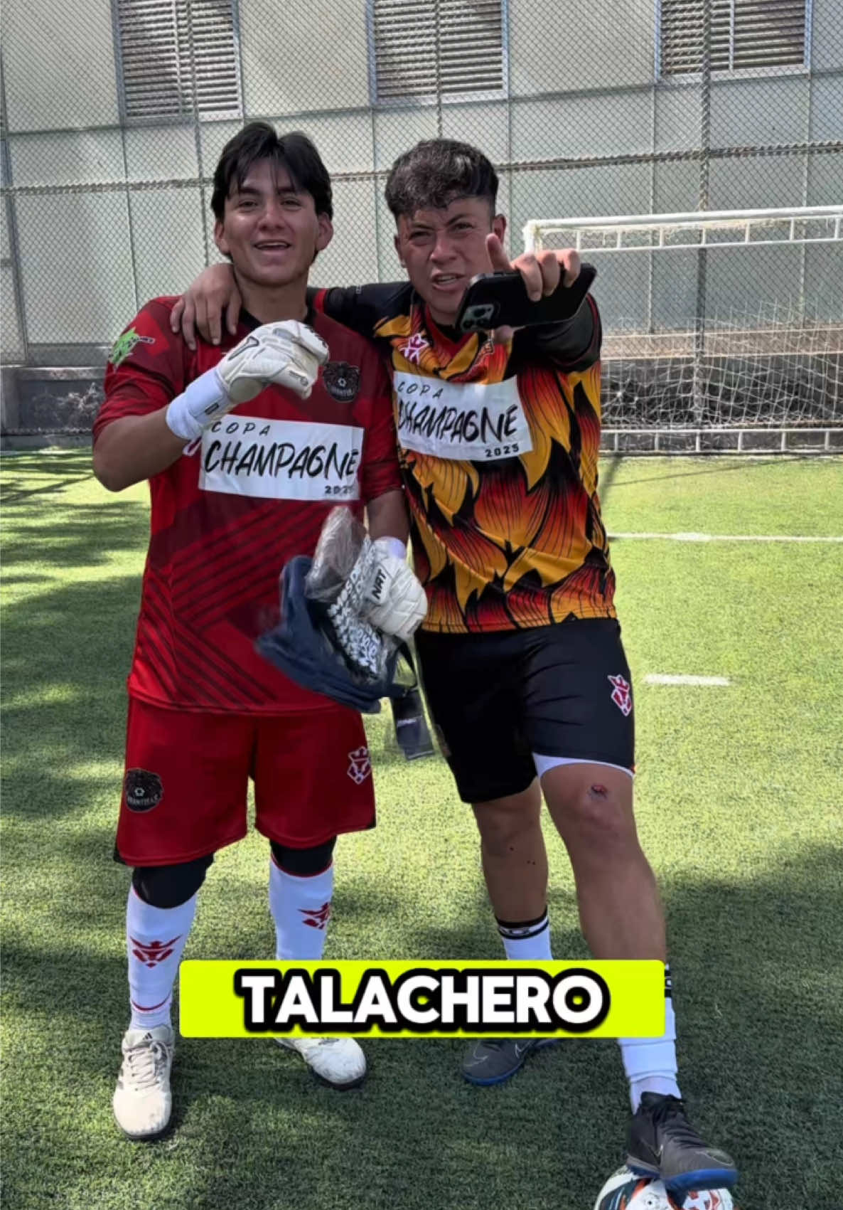 Cuanta calidad la que maneja @SOY.YEYE.EL.ORIGINAL 🔥⚽️😎 #comedia #futbol⚽️ #fyp #goalkeepertraining #freestyle 