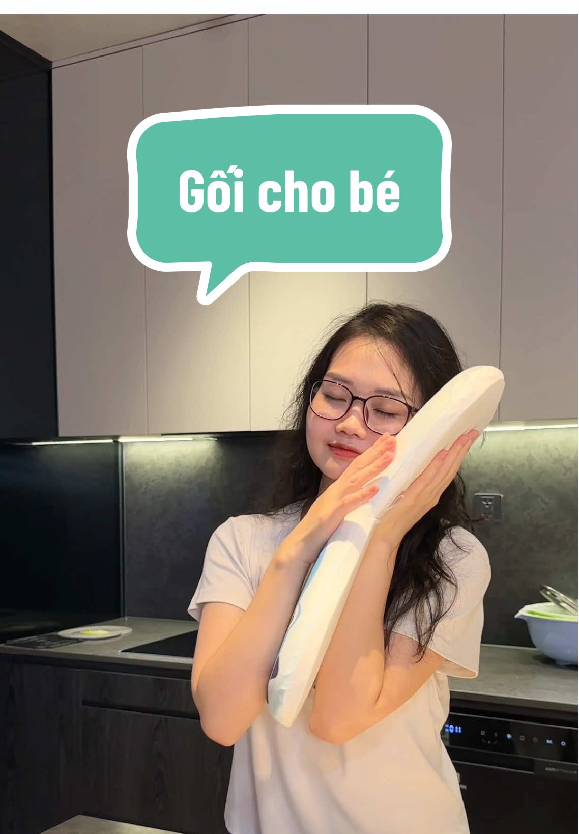 Gối hè dành cho những bé ngủ hay ra mồ hôi trộm như Tây, sờ nó mát mịn như thạch các mom ak #metayreview #goihechobe #goicaosunon #goicaosunonchobe #goichobe 