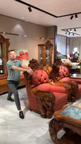 🏤Villa luxury sofa 🥇China Furniture Factory Sales 🚢Delivery can be made to your home all over the world.#furniture #Solidwoodfurniture#livingroomsofa #Villasofa #sofa#furniturefactory #LEATHERSOFA#LEATHERSOFA #Vintagesofa#LeatherSofa #Furniturerecommendation#LuxuryLeatherSofa#HandmadeSofaGoals #GuessTheSofaPrice #design
