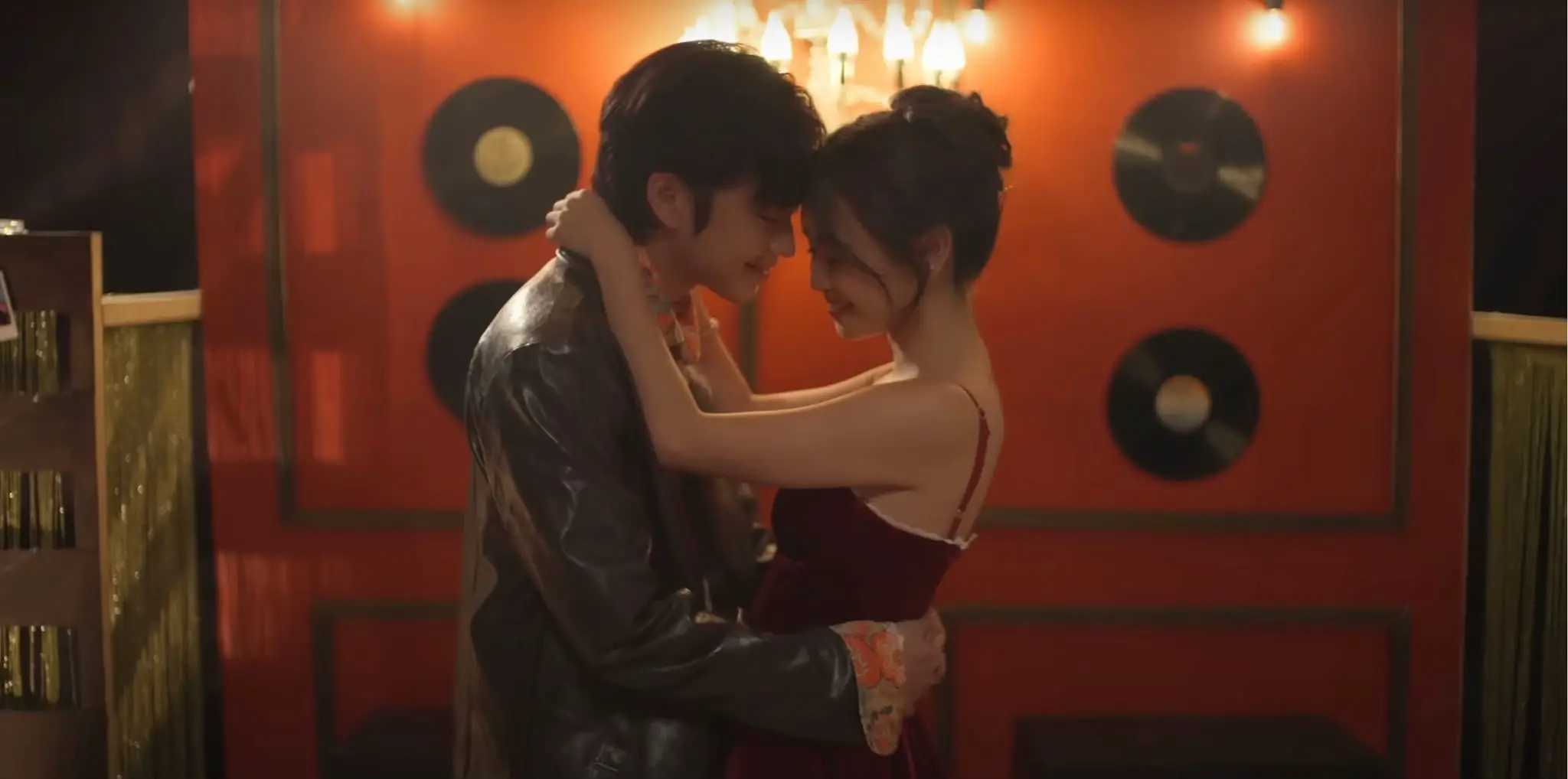 “Ang Mutya ng Section E” stars Ashtine Olviga and Rabin Angeles brought “kilig” to fans as they starred in the music video of Earl Agustin’s “Tibok.” Released on Wednesday, the video is currently third in YouTube’s trending music. “Partida walang dialogue pero mga mata daming gustong sabihin,” a netizen commented. “The attraction, sweetness, and elegance between them is so nice. They really need a drama as the main couple,” another said. (YouTube/Earl Agustin) #philippinestar #EntertainmentNewsPH #celebritynewsph #ashbin #angmutyangsectione #tibok 
