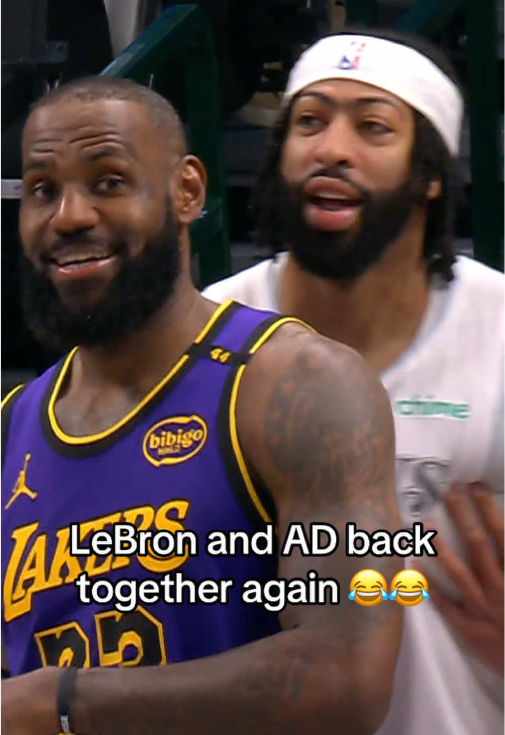 It’s a reunion between Bron and AD. 😅😅 #lebron #lebronjames #anthonydavis #lakers #mavericks #NBA #basketball 