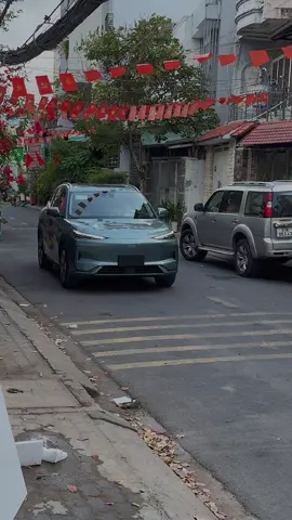 Xe gì đó? Né trước rồi tính 😅 #songeely #Geely #xuhuong #geelyex5 #xedep #2025 
