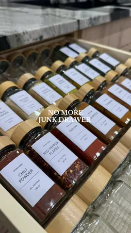 I’ve always wanted to have a cute little organized spice drawer☺️ #organizedhome #organization #kitchenorganization #organizewithme 