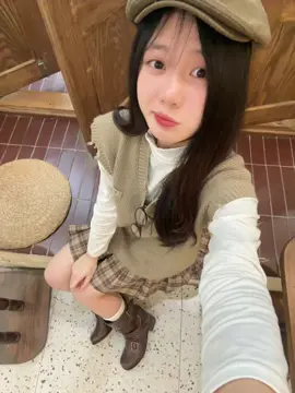 Về xem lại tiếc vì đã kh make cho mặt có tý điểm nhấn nhá😌