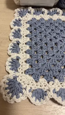 セリアのエンジェルコットンでミニハンカチ編みました🧶 参考動画はYouTubeで 「ひつじのcrochet」さん🎞 色違いで他にも編んでみようと思います🤍 #ハンドメイド #かぎ針編み #編み物 #編み物のある暮らし#かぎ編み好きさんと繋がりたい #fyp  #ミニハンカチ #コットン毛糸 