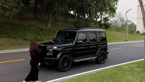 Xe gì mà vuông vuông như hộp diêm vậy #xuhuong #viral #thinhhanh #maybach #mercedes #fordf150 #lexus #g63 #hienho 