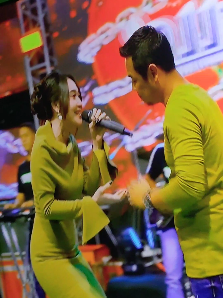 Difarina Indra Adella ft Fendik Adella •>Andai Tak Berpisah ••||•• Om Adella the real dangdut koplo•=• Henny Adella #difarinaindraadella #fendikadella #andaitakberpisah #omadella #therealdangdutkoplo #hennyadella 🎵@satuhati_alfat 🔊