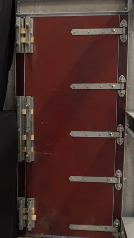🚨 PRODUCT LAUNCH🚨 Holmatro’s Pentheon Technology is now also available in our latest breaching tool: The battery powered door ram PDR200. This fast Pentheon door ram is a double-acting breaching tool with a long spreading stroke and a constant high spreading force. #breaching #firefighters #policeoftiktok #feuerwehr