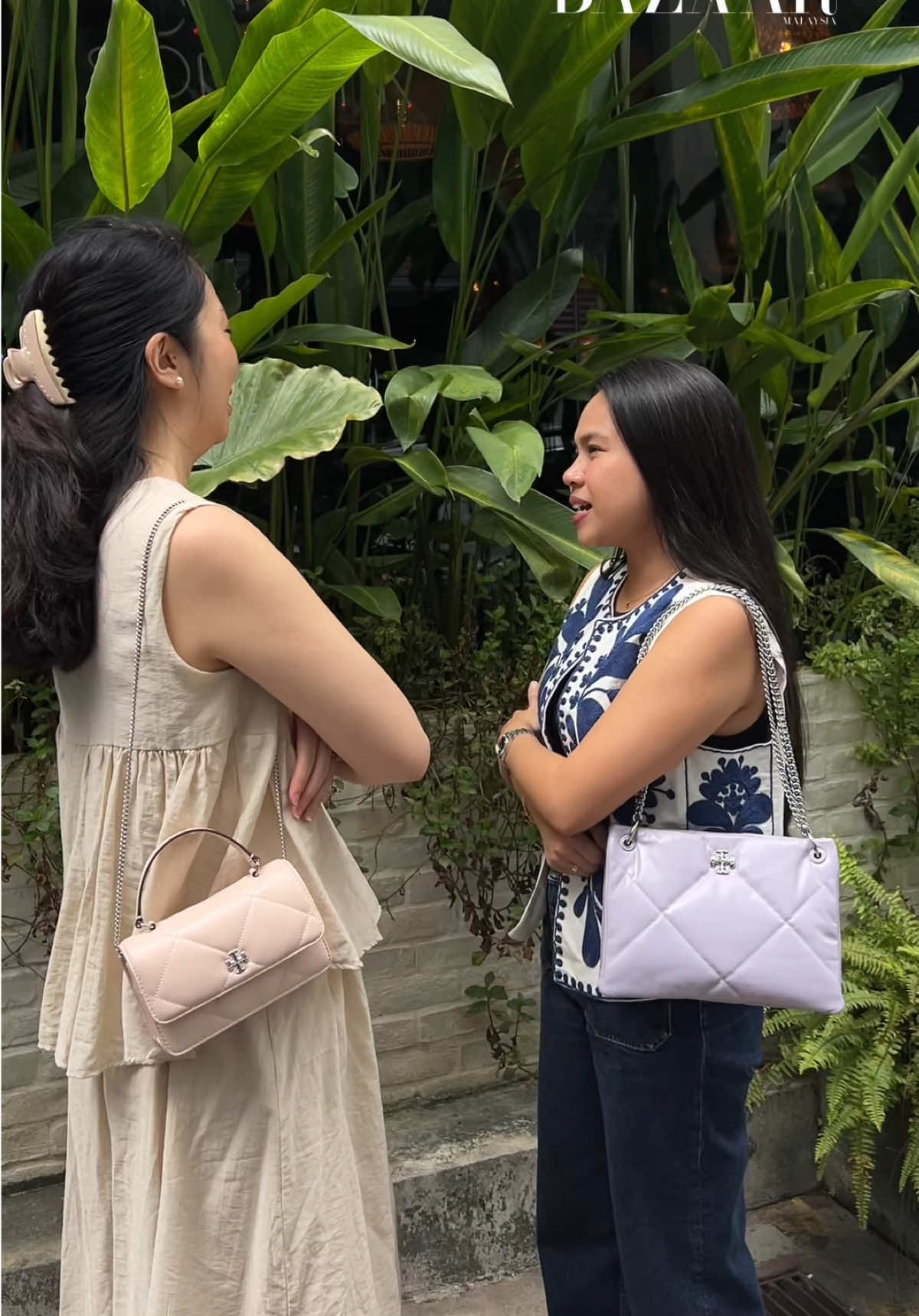 We’re showcasing the practicality and sophistication of striding in a @toryburch Kira Diamond Quilt bag in the city and for your upcoming travels. Adored for its plushy feel, romantic hues and chic variations, we’re calling it as our ultimate bag of the month.  Watch on to take a peek at what’s inside our Kira Diamond Quilt bags!  #HarpersBAZAARMY #BAZAARFashion #ToryBurch #KiraDiamondQuilt