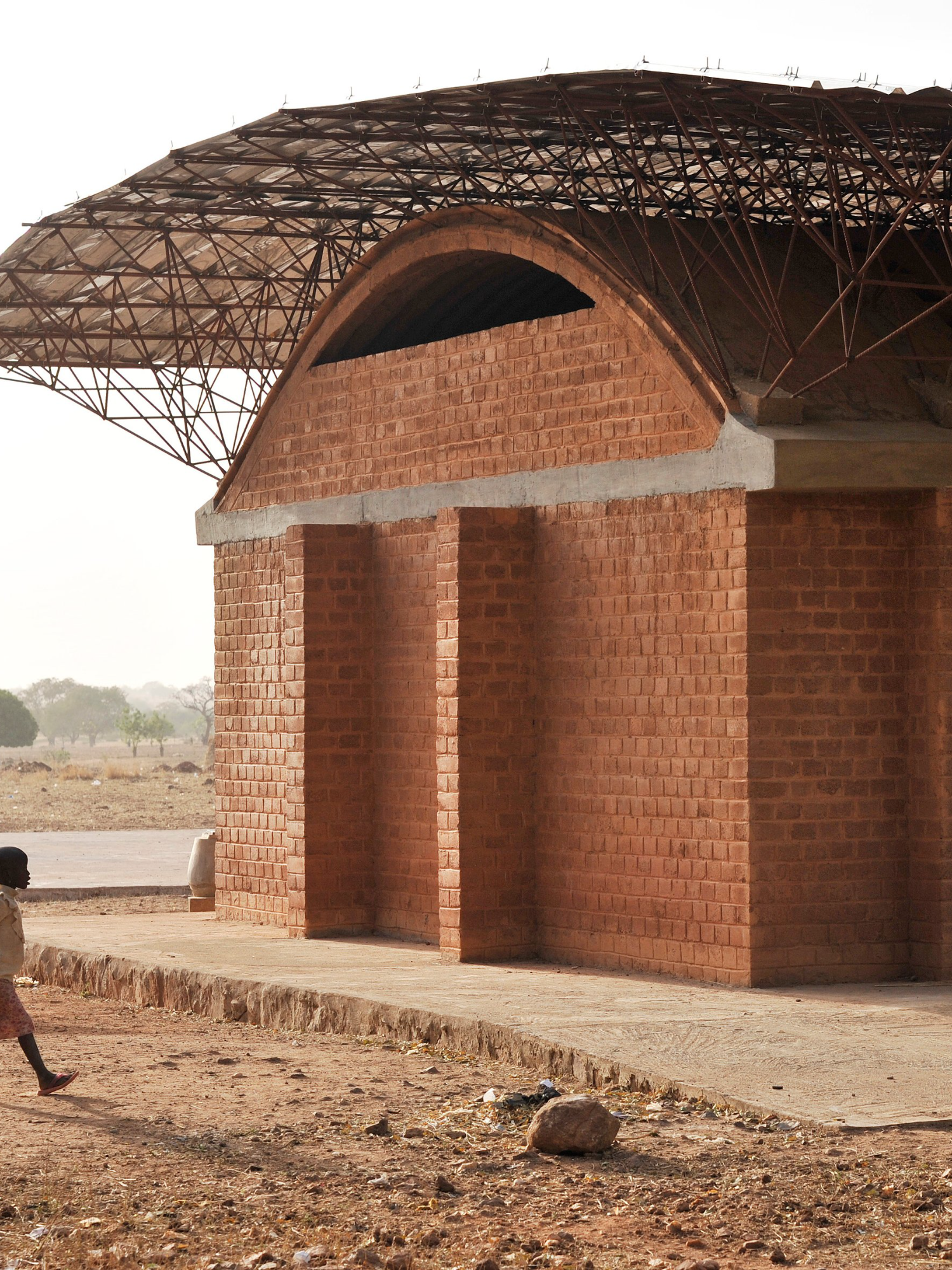 He Built a School With Mud. Now the World Calls Him a Genius He didn’t have concrete. He didn’t have machines. He had community, earth, and vision. Francis Kéré built a school in his village using mud and local hands.In 2022, he became the first African architect to win the Pritzker Prize. This is not just architecture, it’s a movement. This is how you build hope. 👉What do you think? Share your thoughts in the comments ✍, about this story and the future of architecture today. #FrancisKere SustainableArchitecture #PritzkerPrize #ArchitectureForChange #EarthArchitecture #CommunityDesign #VernacularArchitecture #ArchitecturalGenius