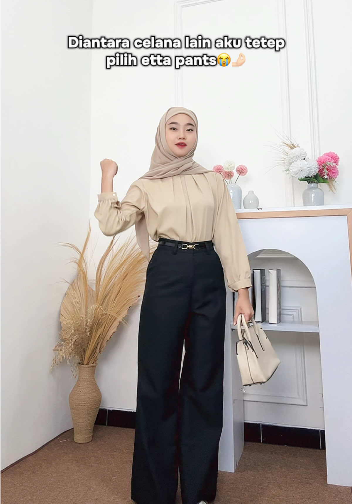 Karna sebagus itu pliss🤌🏻😭#outfitideas #ootdhijab #pants #ettapants #outfit #highwaist 