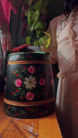 #يومياتي #ضيعتنا_أحلا #فيروزيات #صباحياتي🌸🎼 #ريفي #ضيعة #ضيعتي #خبز #فيروز#ما_زارك_ولا_مرة 