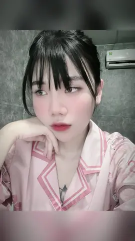 Kẻ không tiền, nhìn tương lai sao trống vắng. Sống ở đời, có ai mà lo lắng cho ai 🙃 @Trương Thị Diễm Thuỳ 🎀 #CapCut #buồn 