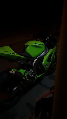 Night ride 💚 #fyp #trend #trending #thekawaman #zx6r 
