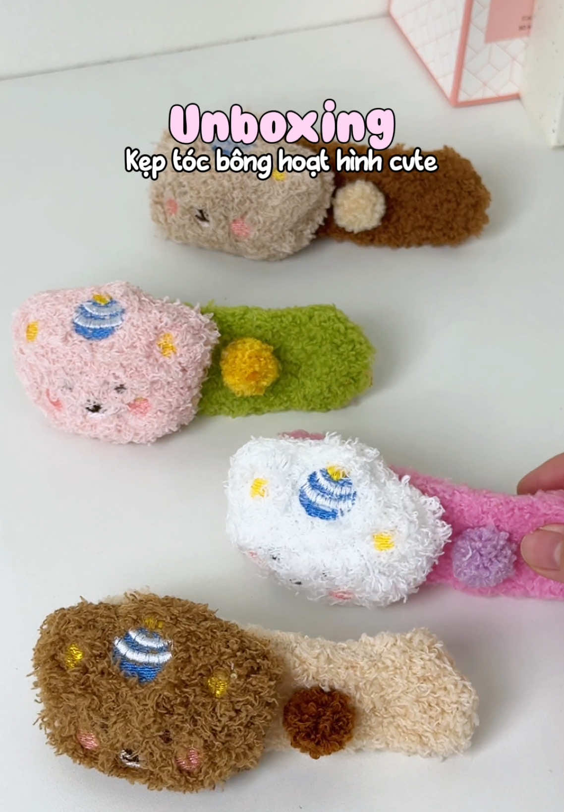 Kẹp tóc gấu bản to kẹp lên tóc trông vừa nổi bật vừa xinh xắn quá này 🥰🥰 #unboxing #review #phukienthoitrang #keptocxinh #keptocgau 