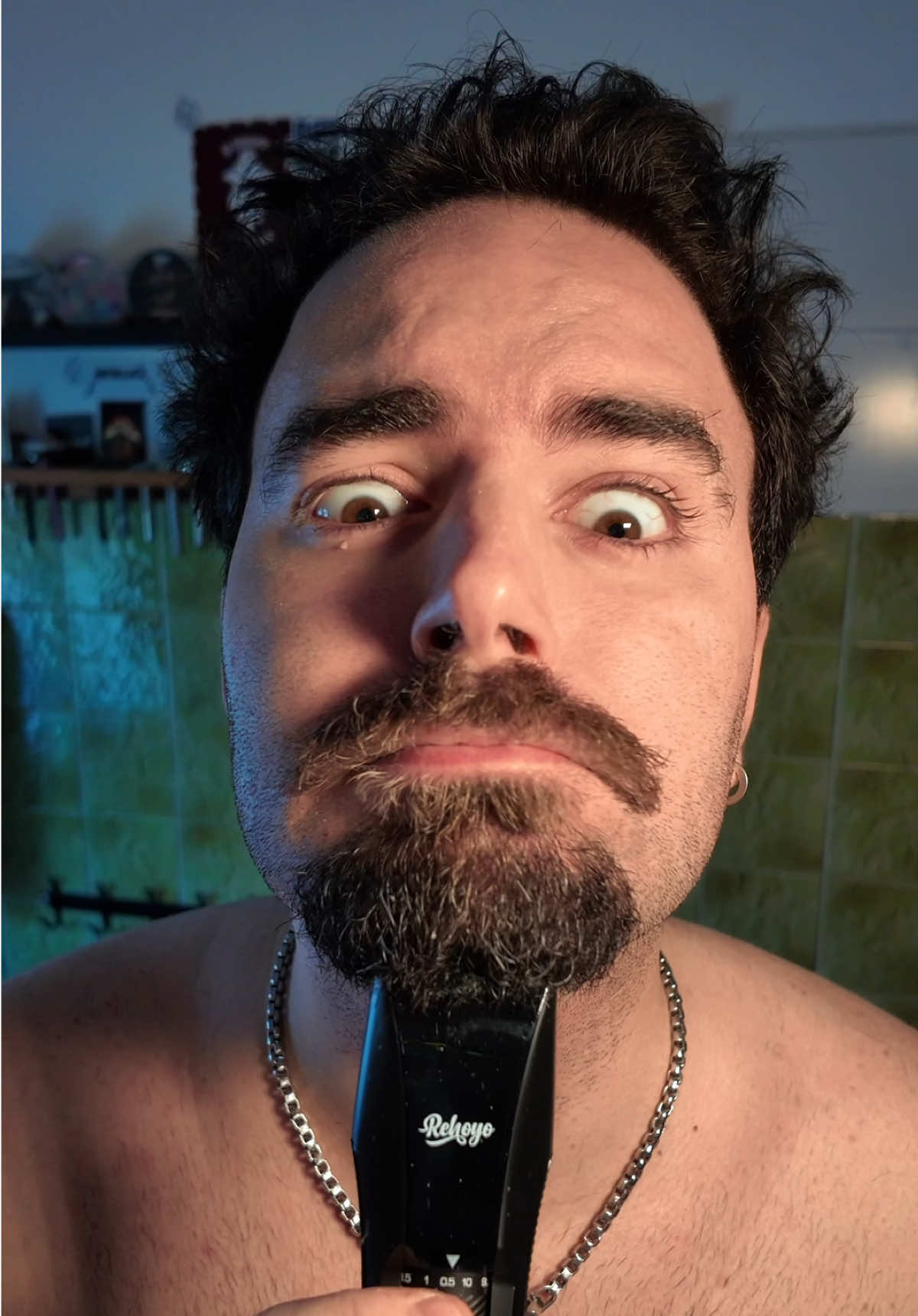 Beard’s gone! ✂️  Since I’m getting more into traditional shaving, I switched up my look by trimming the mustache and goatee 🪒  What do you think—do I look a few years younger? 👶🏻  #TraditionalShaving #barba #shaving #beardstyle #beardtrim #vikicontrimmer #vikicon #newlook #tagliobarba #fyp #rasaturatradizionale #lostregonedellabarba  — Via la barba! ✂️  Visto che mi sto appassionando sempre di più alla rasatura tradizionale, ho cambiato stile tagliando baffi e pizzetto 🪒  Che ne dite, sembro ringiovanito di qualche anno? 👶🏻 @Kzdd beauty 
