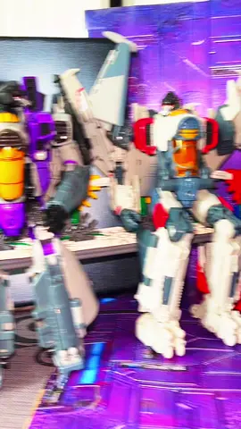 Alien vs predators #Transformers #Megatron #Shockwave #Soundwave #Blitzwing #Skywarp #fyp #funnyvideos #stopmotion @Crimsonstrike_Creations @transformers_48 @BumblebeePrime @Transformer_yzxq @TransformersOfficial 