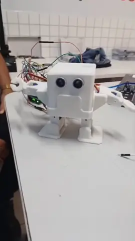 robô otto humanoide. . . . #robot #arduino #robotic 