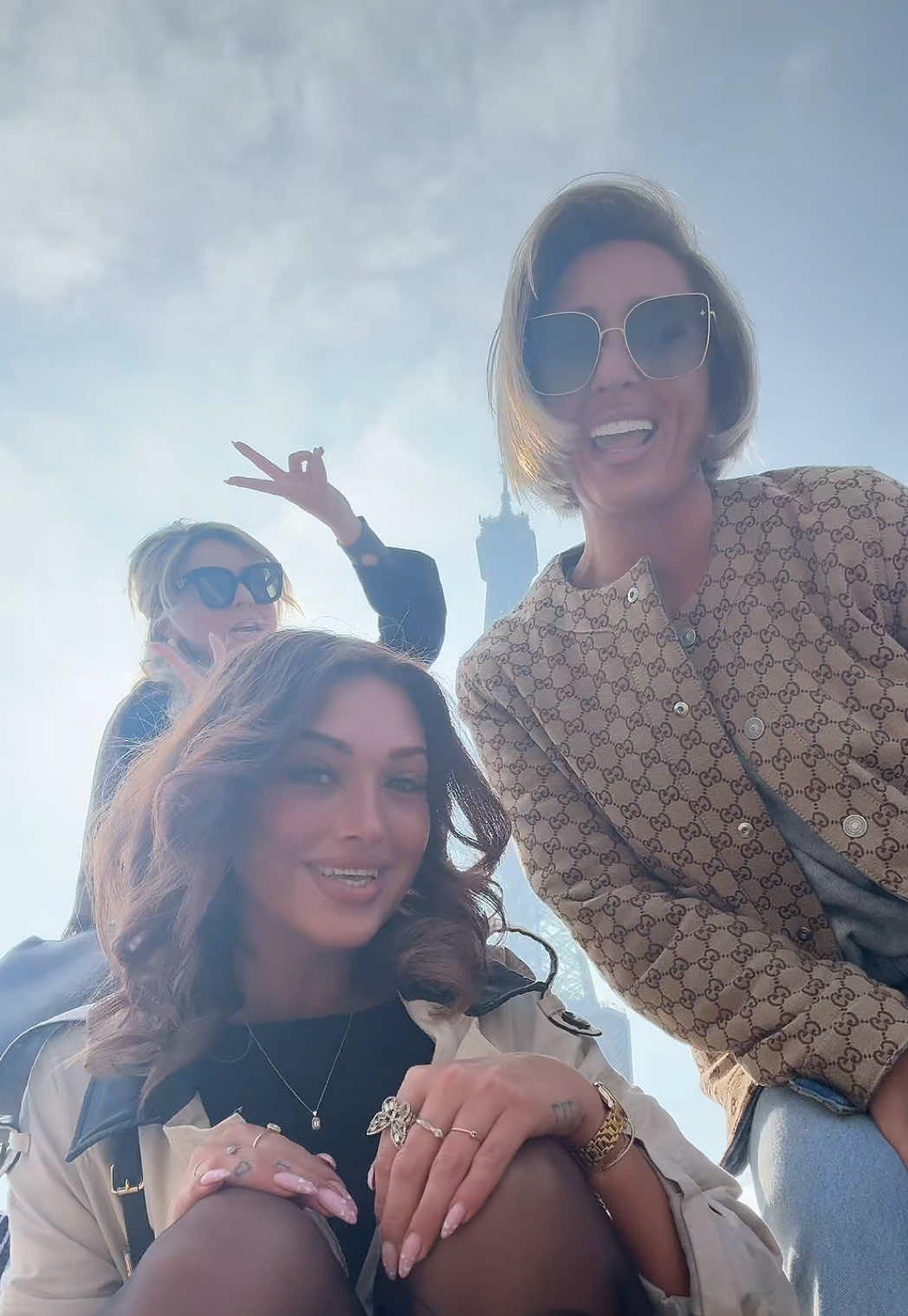 Paris, gelukkig is mijn telefoon niet weg gejat!🇫🇷 @Jess&Roos 👯‍♀️ 