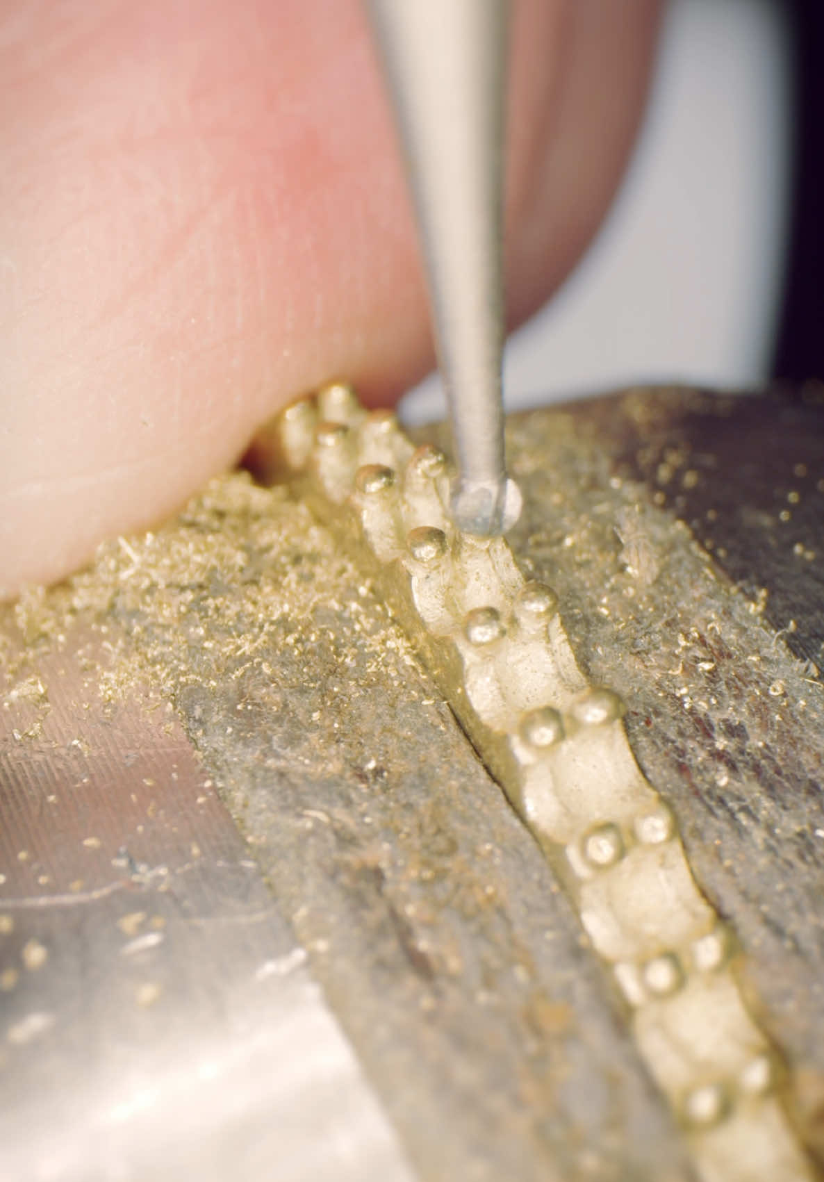 A round bur is one of the most versatile burs you can have on your bench!  They are made in a variety of sizes and can be used for many things like:  💎Clearing a point on a fancy stone  💎Modifying the depth for a culet  💎Channel, Baguette, or Princess Settings  💎Modifying seats for large stones    #Burs #BenchJeweler #Jeweler  #FineJewelry #StoneSetting #JewelryDesign #JewelryTools #TipsForJewelers