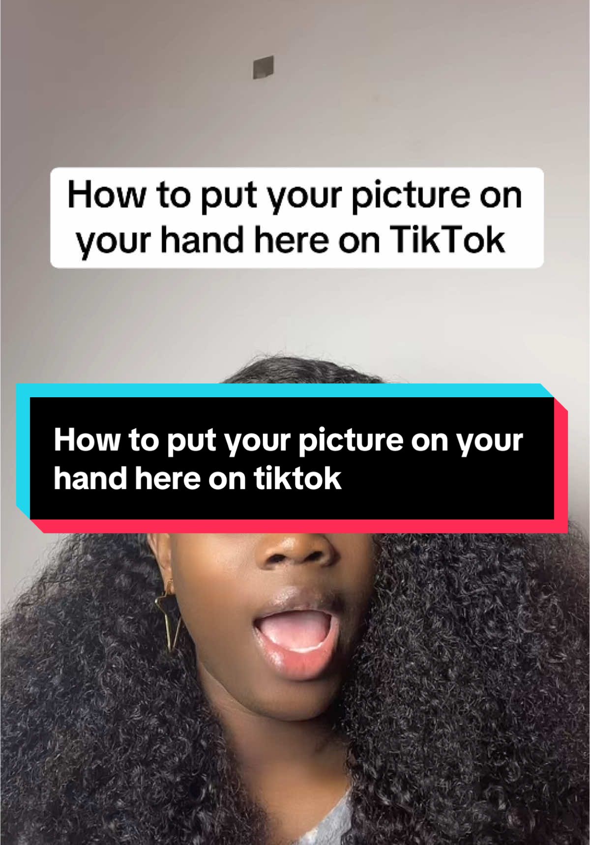 How yo put your picture on your hand here on TikTok#newontiktok #tiktokbeginners #tiktoktutorials #tiktoktips #creatortips #coachqueenzoe #flourishoduma 