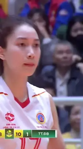 Ghệ iu nò, xinh đẹp lắm ó. #volleyball #bongchuyenvietnam #binhchungthongtinlienlac #fypシ #xuhuong #trending #candy #thethaomoingay 