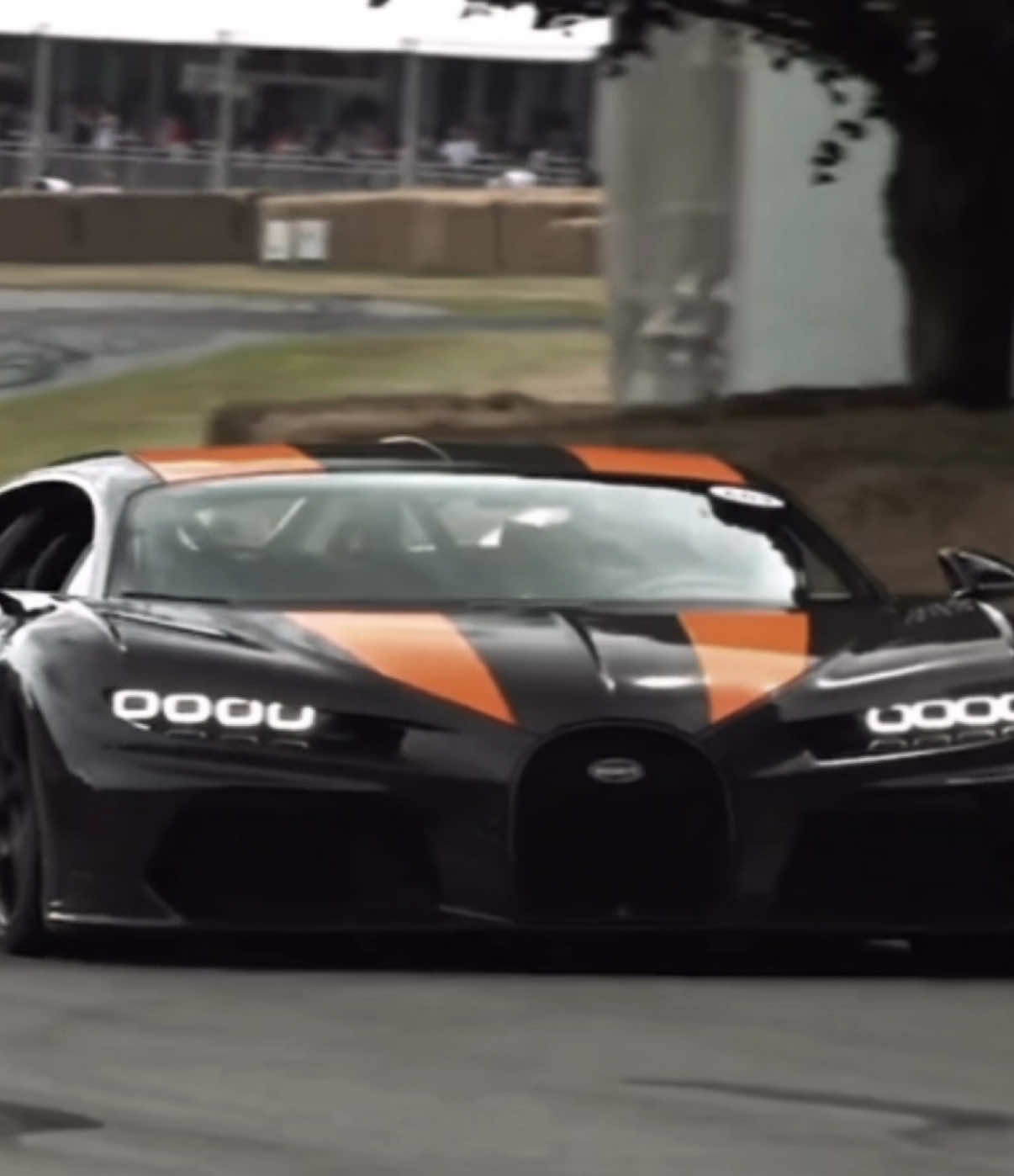 Race it I dare you. #bugatti #chiron #supersport #hypercar #300mph #worldrecord #caredit #goodwood #cartok #fyp 