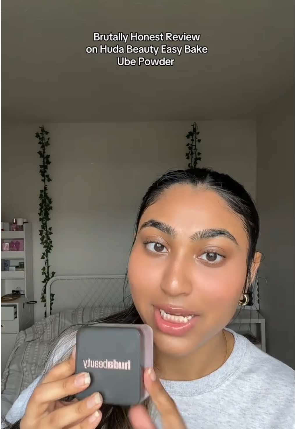 The easy bake setting powder is worth every bit!! I am obsessed with @Huda Beauty @Huda 💜🤍 I wanna try everything from Huda beauty now!!  #hudabeauty #hudabeautyeasybake #hudabeautyshop #easybake #makeup #newmakeup #hudabeautyube #settingpowderrecommendation #sephorasalerecommendations @hudabeautyshop  