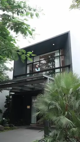 Lokasi The Colony lippo cikarang sangat strategis dan dekat dengan pasilitas : 1. Perbelanjaan & Pasar Modern Mall Lippo Cikarang AEON Mall Cikarang Citywalk Lippo Cikarang Living Plaza Jababeka Outlet Besar Sentra Grosir Cikarang 2. Sarana Pendidikan Sekolah dian harapan cikarang UPH Learning Hub Cikarang Universitas Presiden Cikarang Sekolah Jepang Cikarang Sekolah Tunas Bangsa Universitas Pelita Bangsa Sekolah Global Charis 3. Hotel dan Rekreasi Sahid Jaya Hotel Lippo Cikarang Hotel dan Konvensi Nuanza Harper Cikarang Central Park Cikarang 4. Rumah Sakit Rumah Sakit Siloam Lippo Cikarang RS EMC Cikarang Mitra Keluarga RS Permata Keluarga Jababeka RS Metro Cikarang RS Budi Asih  Hubungi : 0812 9717 5003 Dedy #rumahviral #rumahku #lippocikarang #rumahkekinian #rumahkeren #rumahidaman #rumahsultan #rumahbekasi 