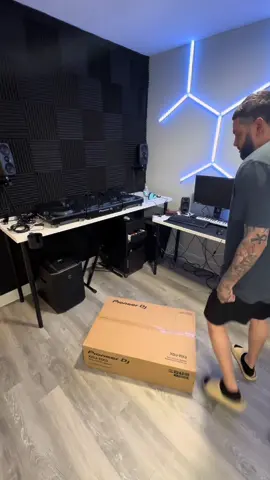 Unboxing , Pioneer DJ , RX3 😍