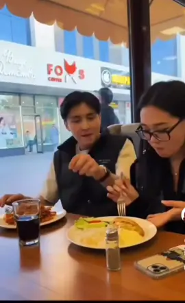#amigos y amigas #ustedes creen que estos amor #ustedes piensan #esto es amor sincero #les digo por la mujer #por qué rápido agarran el teléfono  #no permite que le agarre su novio  #o qué opinan amigos  #y amigas dejen su comentario  