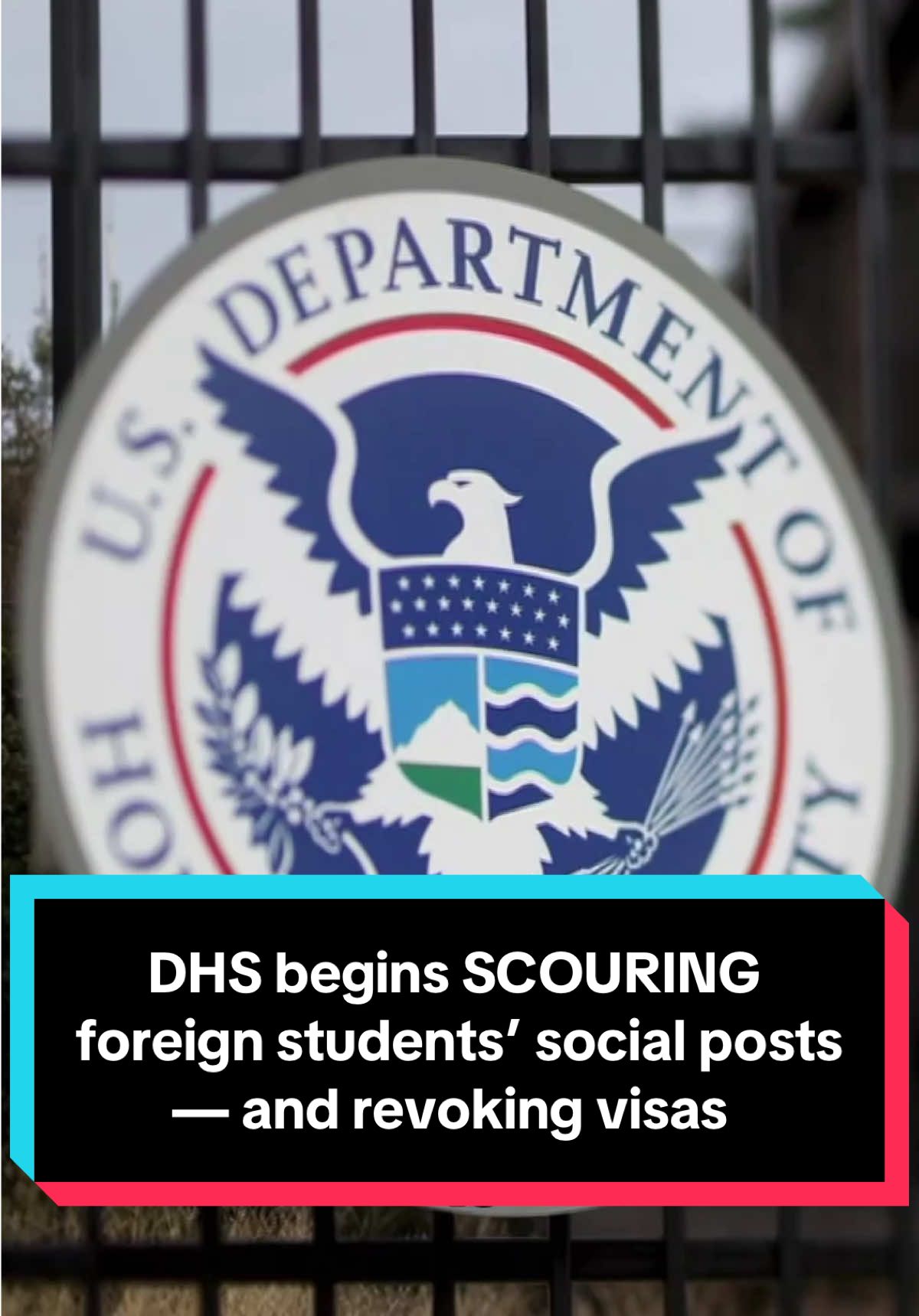 NBC News’ Julia Ainsley joined #MorningJoe to report on a new DHS task force using data tools to scan over 1.5 million foreign students’ social media for security threats and antisemitic posts.  Nearly 300 students have had their visas revoked in recent weeks— Julia added that ICE agents on the ground are being given orders without clear reasons behind arrests: “They’re not getting all of the information.” #news #student  #immigration #socialmedia #trump 