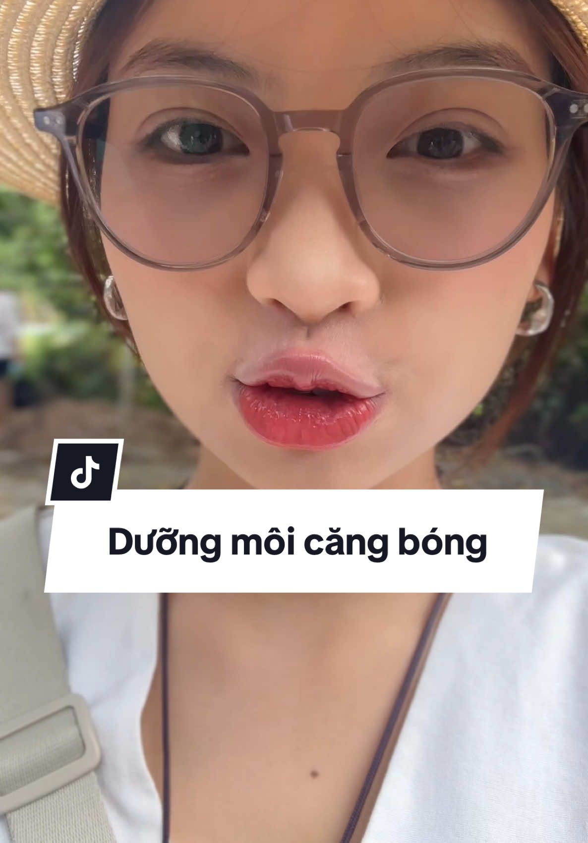 Tậu được thỏi này về xài tiện ghê lun mà môi căng xinh xỉu 💋🫧 #lipserum #dazzleme #keolichatrieng #dazzlemevn #sonduong #sonxinh