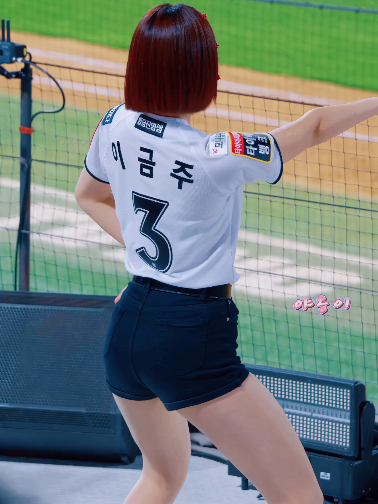 홀드업 챌린지~ 🎵✨️이금주 치어리더 Lee Geum Ju 李金珠 직캠 fancam kt 위즈 아웃송 #이금주 #이금주치어리더 #kt위즈 #kt #치어리더 #몸매 #글래머 #글램룩 #pretty #beautifull #단발 