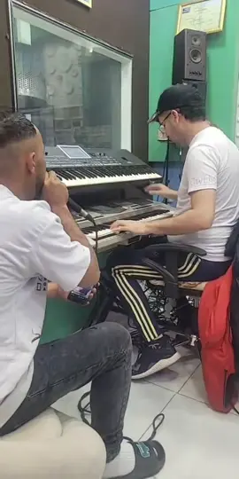 الشيخ عزالدين ربي يرحمو ان شاء الله 