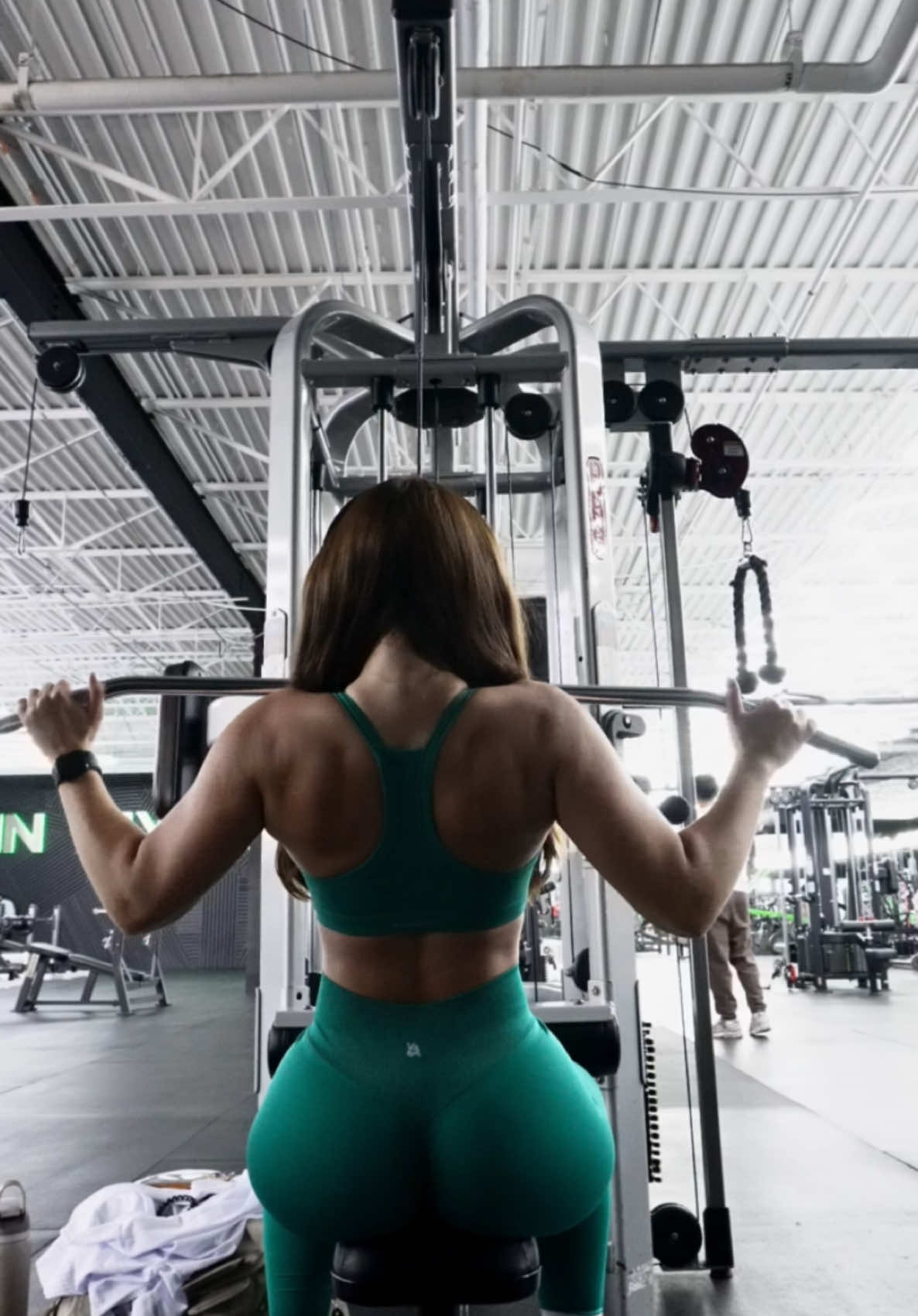 Trying to tone my back for summer #fyp #gym 