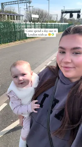 Come spend a little day out in London with us 🫶🏻 #motherhood #fyp #stayathomemom #london #londontiktok #londonsealifeaquarium #mum #mumlife #mumsupportingmums #mumsontiktok #2under2 #dayinmylife 