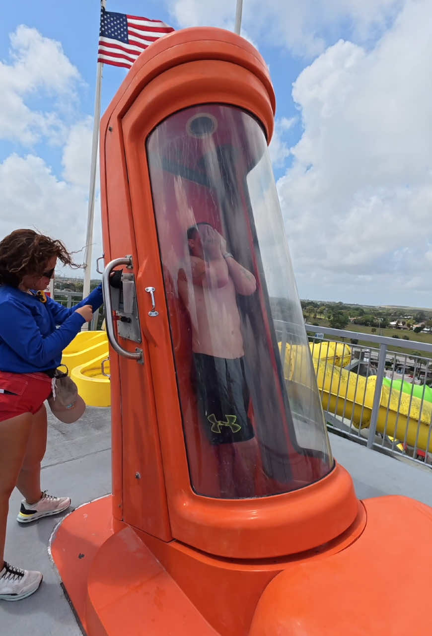 This waterslide drops you with NO WARNING #rapidswaterpark 