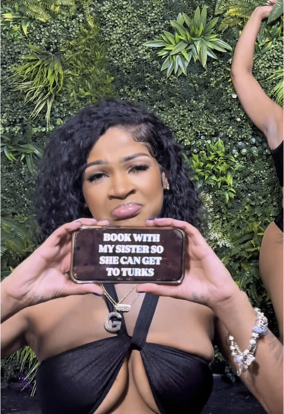 Let’s help get the girls to Turks ! 😩🤣 #treehousenola #thingstodoNOLA #clubsnola #bottlegirls #smartphones #fyp 