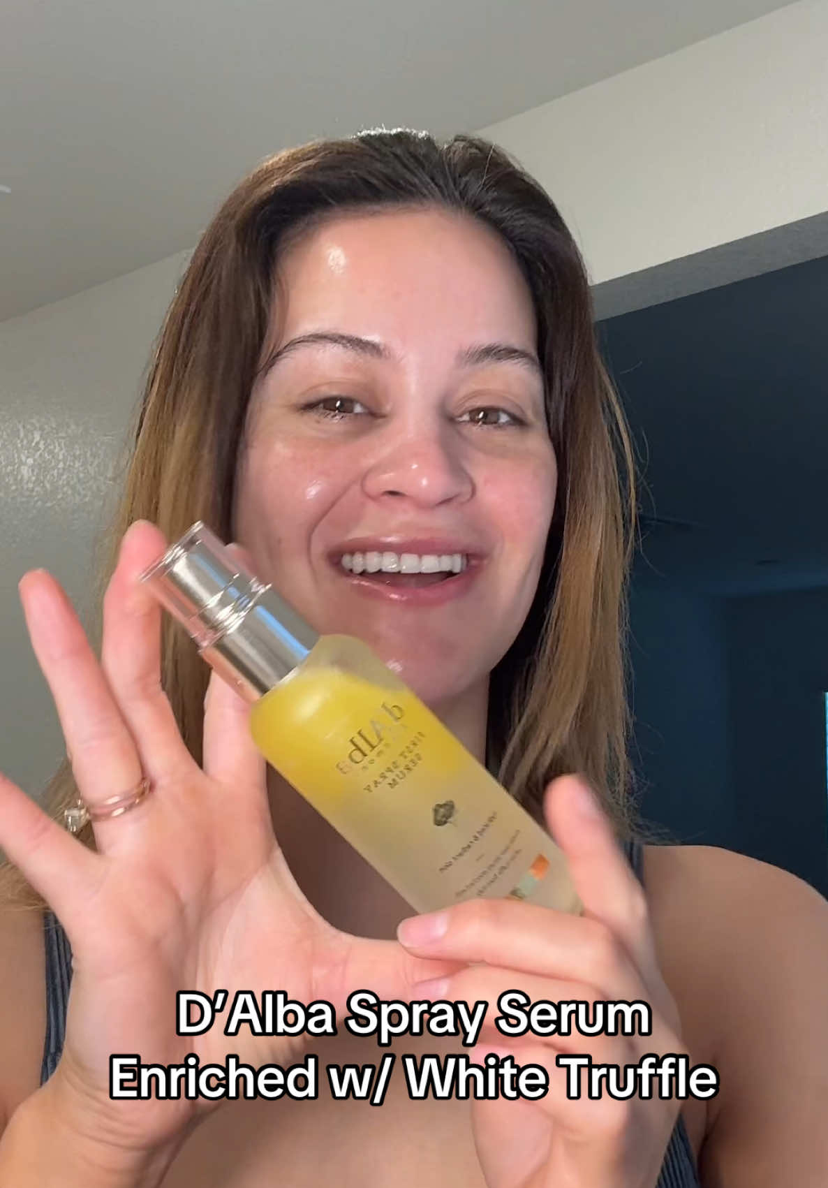 The glow is unreal !!! I love this spray! #dalbasprayserum #glowingskin #hydratedskin #glassskin 