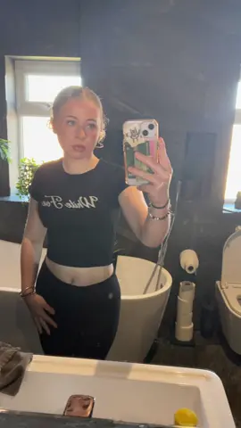 my stomach is so pale🤦🏼‍♀️ #maybewellmeetatabar #viral #fyppppppppppppppppppppppp #xybcba #fyp #cute 