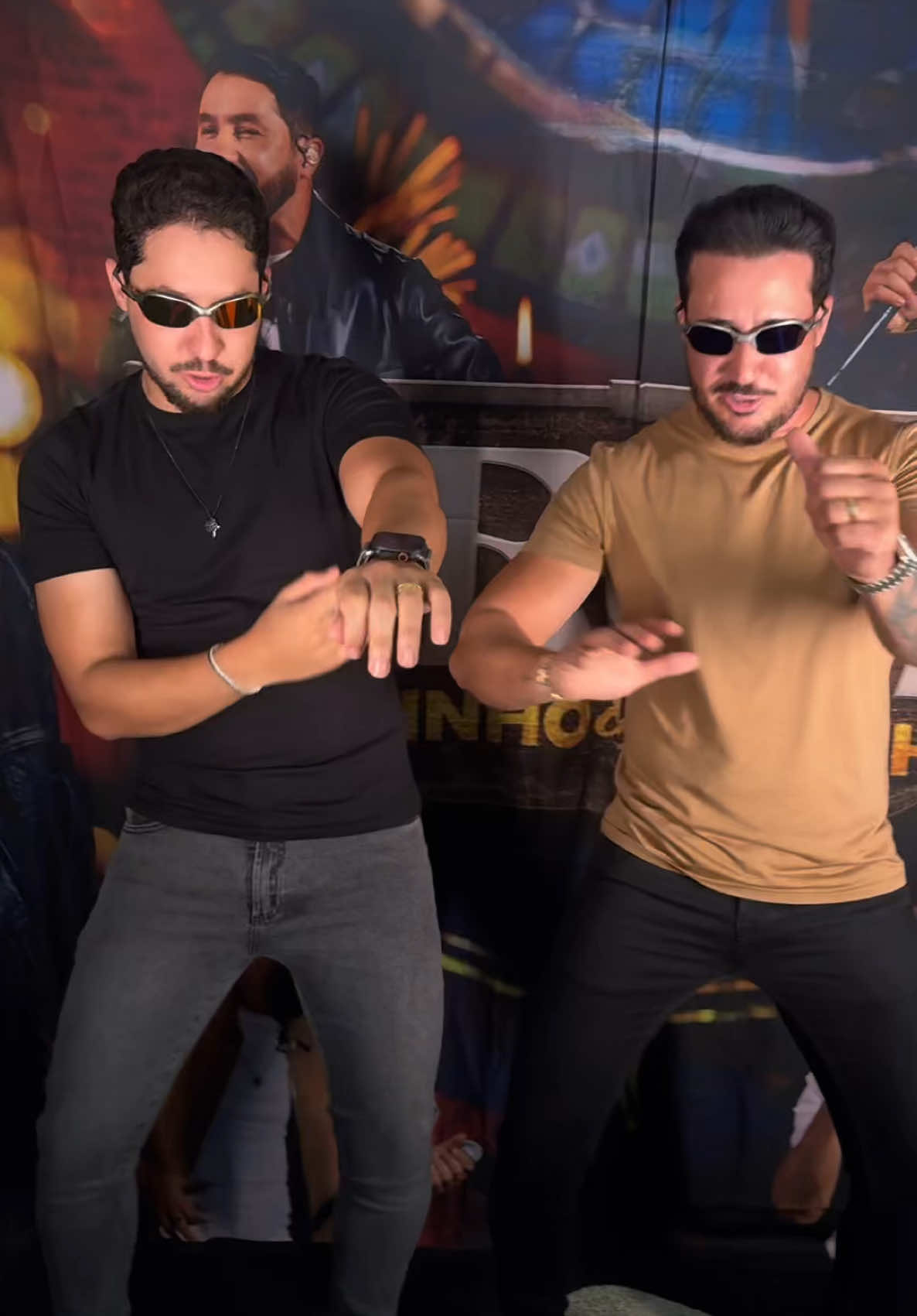 Tira essa #MarraDeBandida e vem aprender a dancinha com a gente sim! 🤣😌 Cuidaaaaaa, bora entrar na trend! 🗣️ #iguinhoelulinha #trend #dancinha #marradebandida #foradocomum  