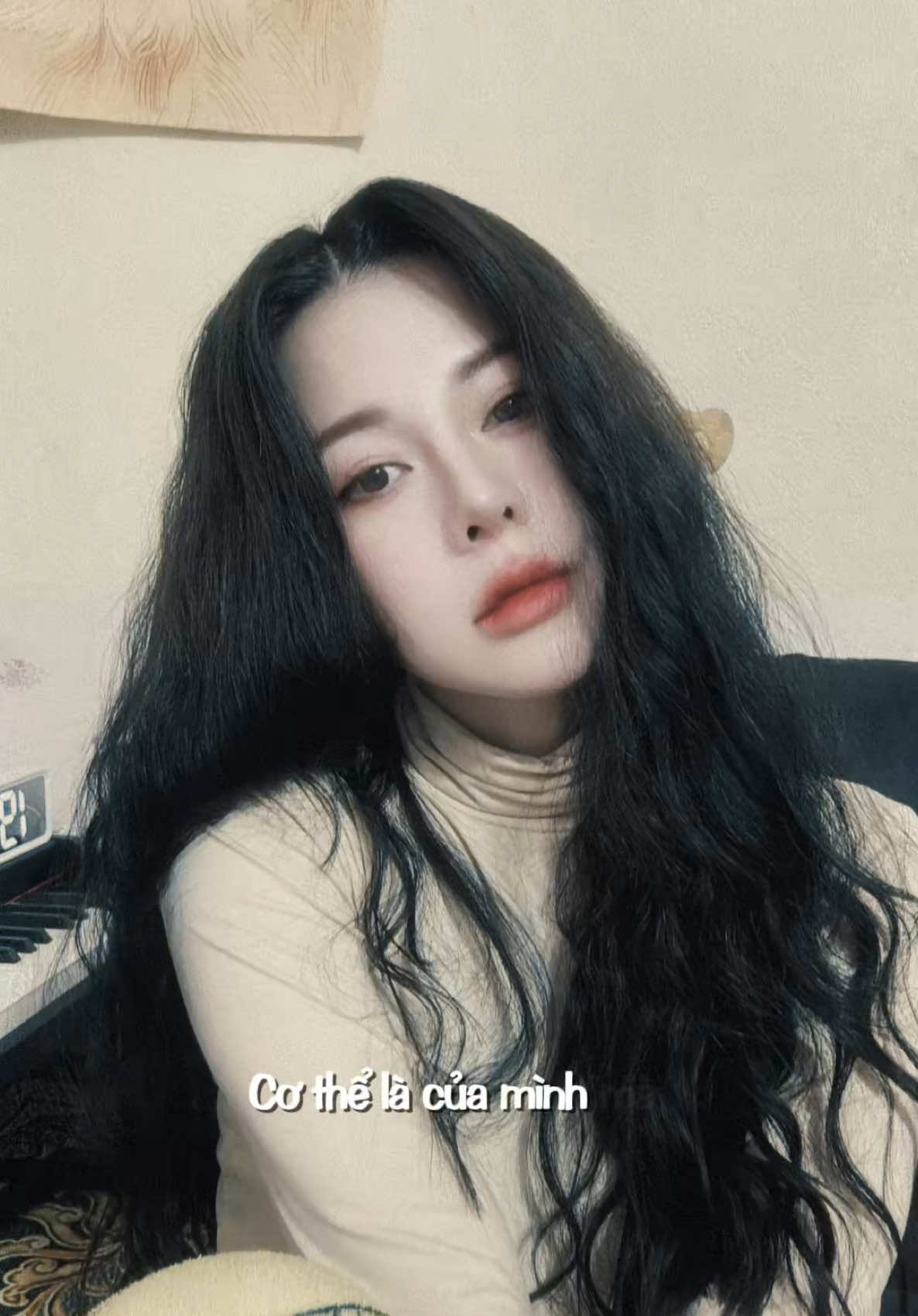 “Hãy cứ sống thật đẹp, không vì để đời trả ơn, mà để chính mình thấy nhẹ lòng khi nhìn lại. Mỗi điều thiện bạn gieo, dù nhỏ bé hay lặng thầm, đều là những hạt giống của ánh sáng, một ngày nào đó sẽ nở hoa, dù không phải nơi bạn mong đợi. Đừng giữ kỳ vọng, cũng đừng lo nghĩ về mất còn, vì niềm vui lớn nhất không phải là được đáp lại, mà là biết mình đã sống đúng với trái tim, đúng với giá trị làm người.  #TrinhHan #xuhuong #yeubanthanmoingay #binhyen 